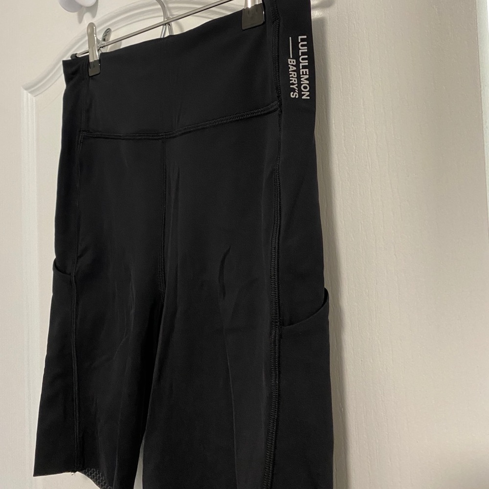 Lulu lemon x Barry’s high rise short 8’